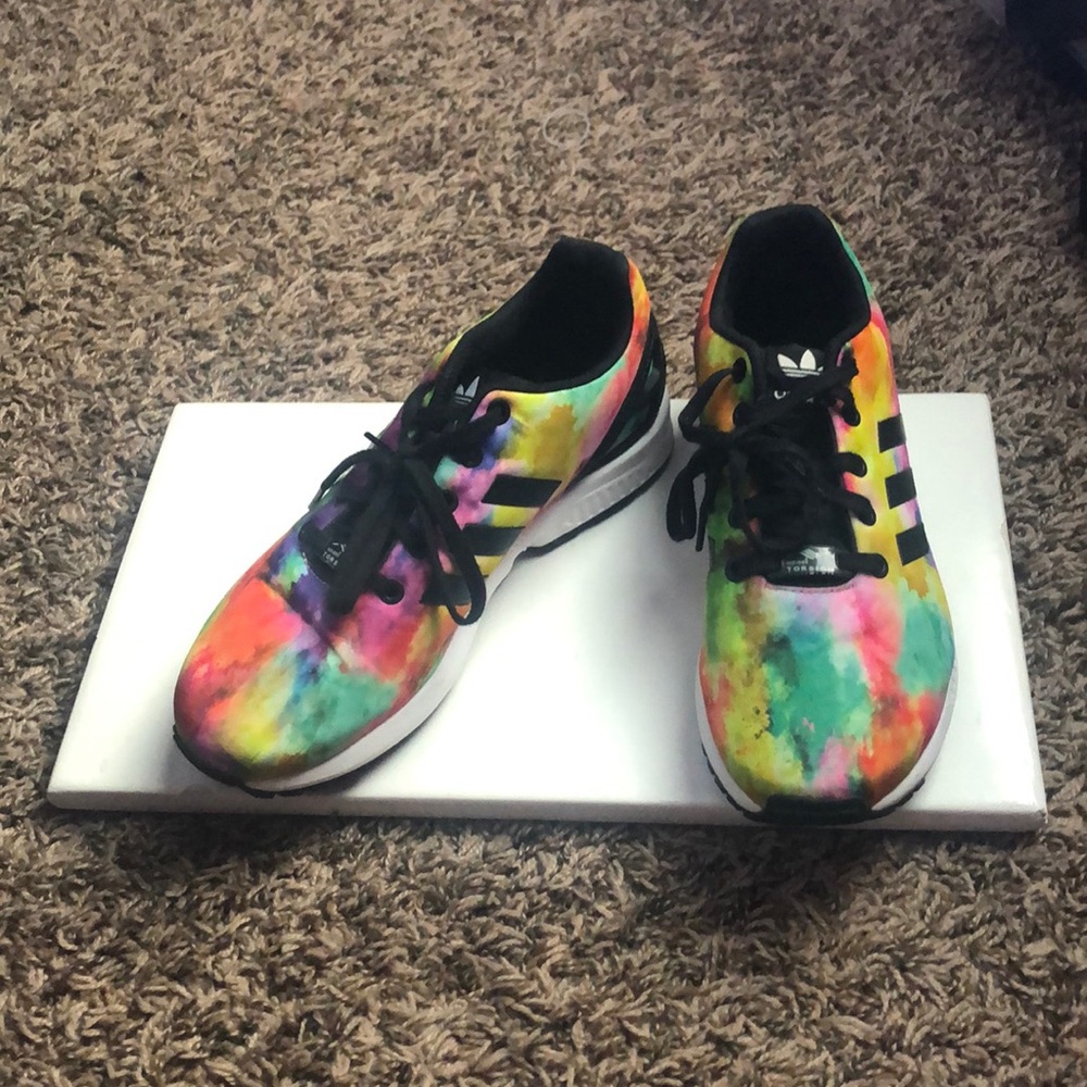 hey guys I’m selling colorful adidas !